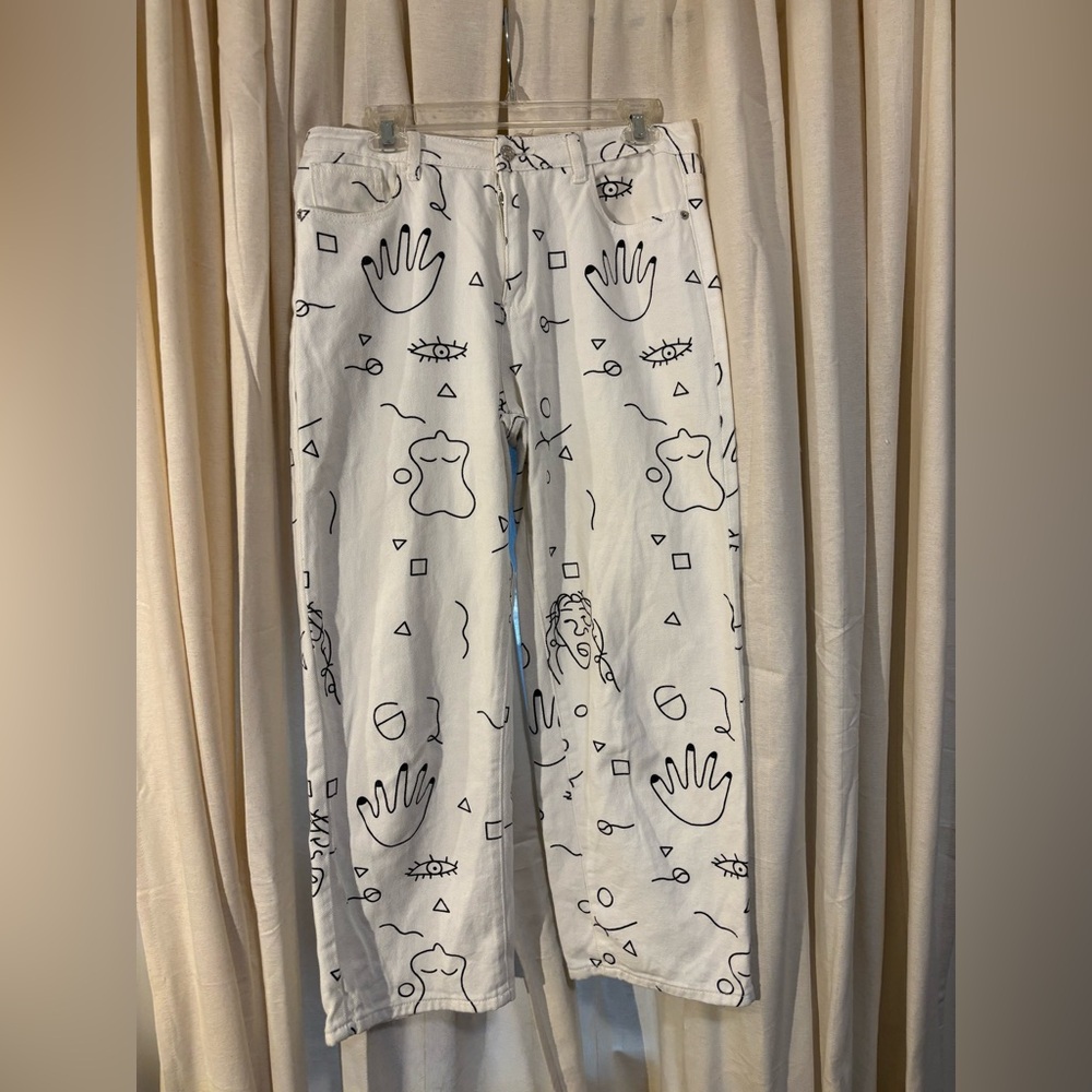 White Graphic Cropped Women’s Pant